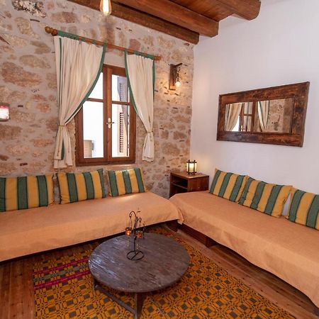 Aeolos Guesthouse Монемвазия Экстерьер фото