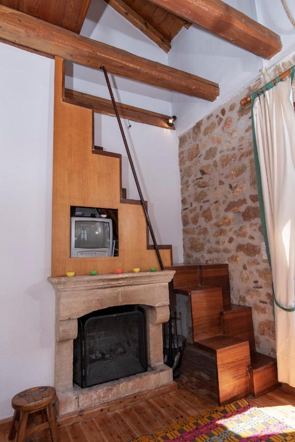 Aeolos Guesthouse Монемвазия Экстерьер фото