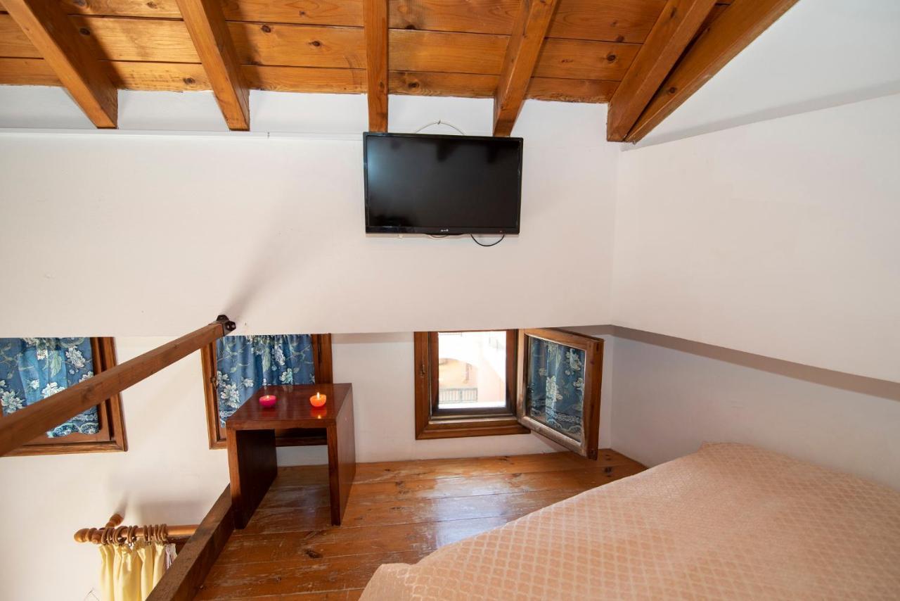 Aeolos Guesthouse Монемвазия Экстерьер фото