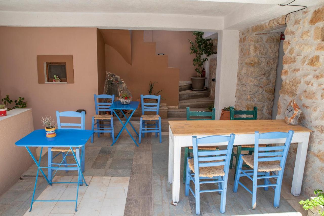 Aeolos Guesthouse Монемвазия Экстерьер фото