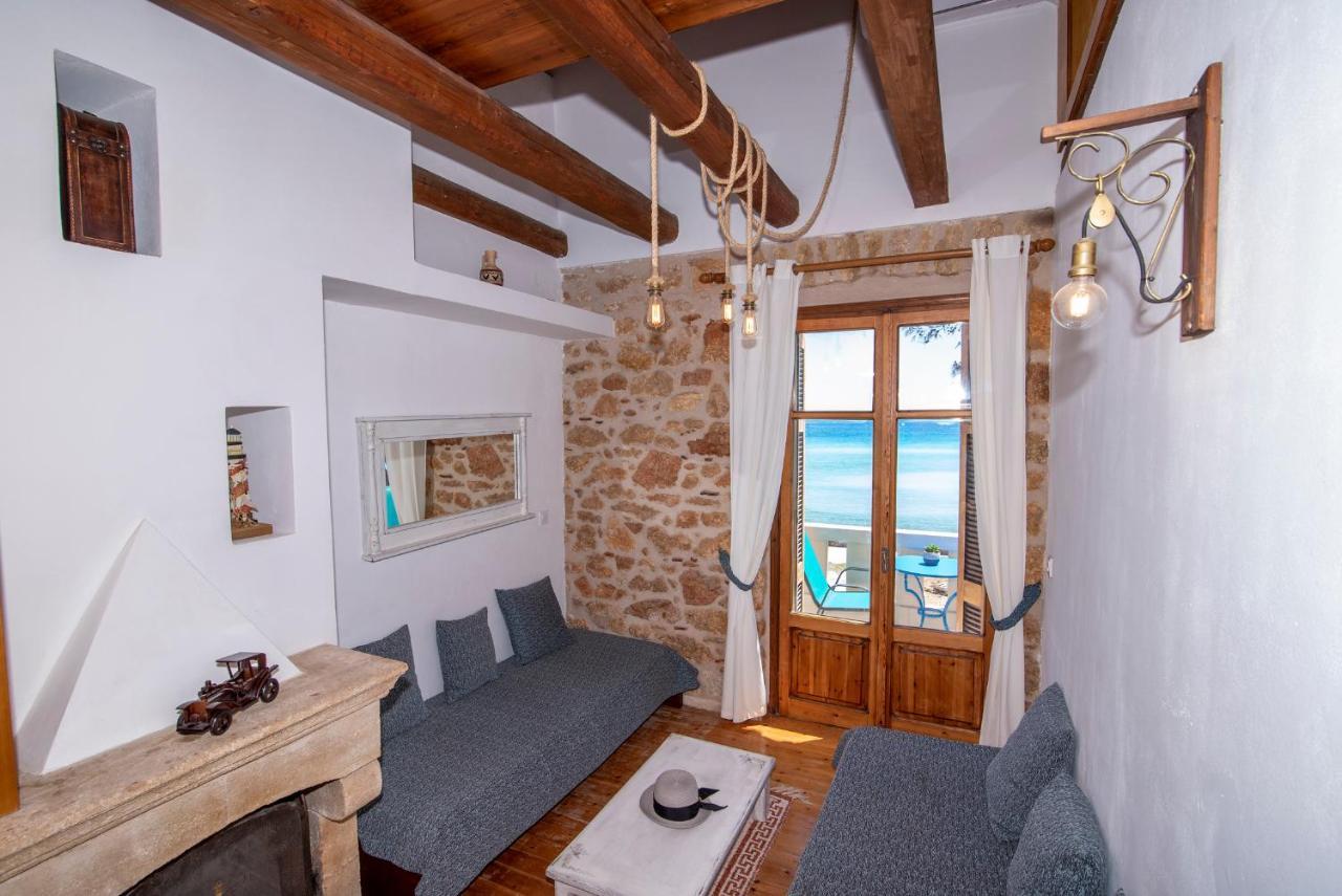 Aeolos Guesthouse Монемвазия Экстерьер фото