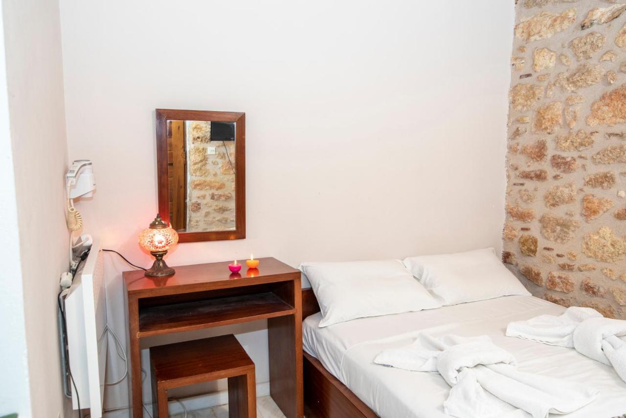 Aeolos Guesthouse Монемвазия Экстерьер фото
