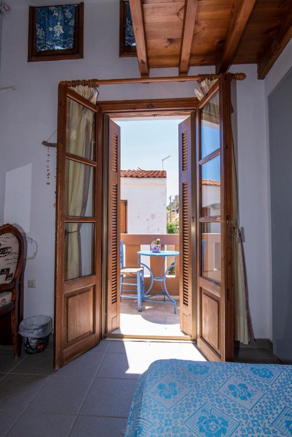 Aeolos Guesthouse Монемвазия Экстерьер фото