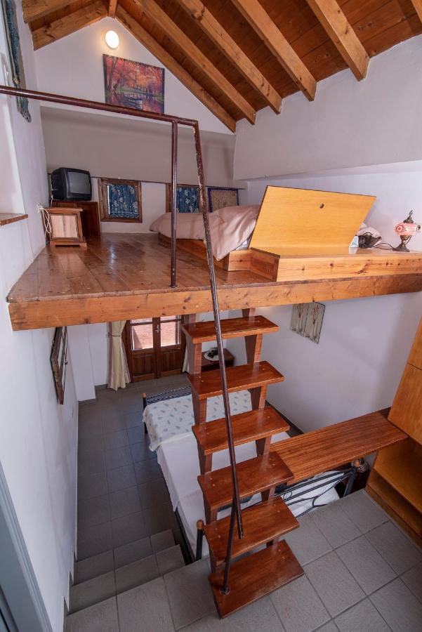 Aeolos Guesthouse Монемвазия Экстерьер фото