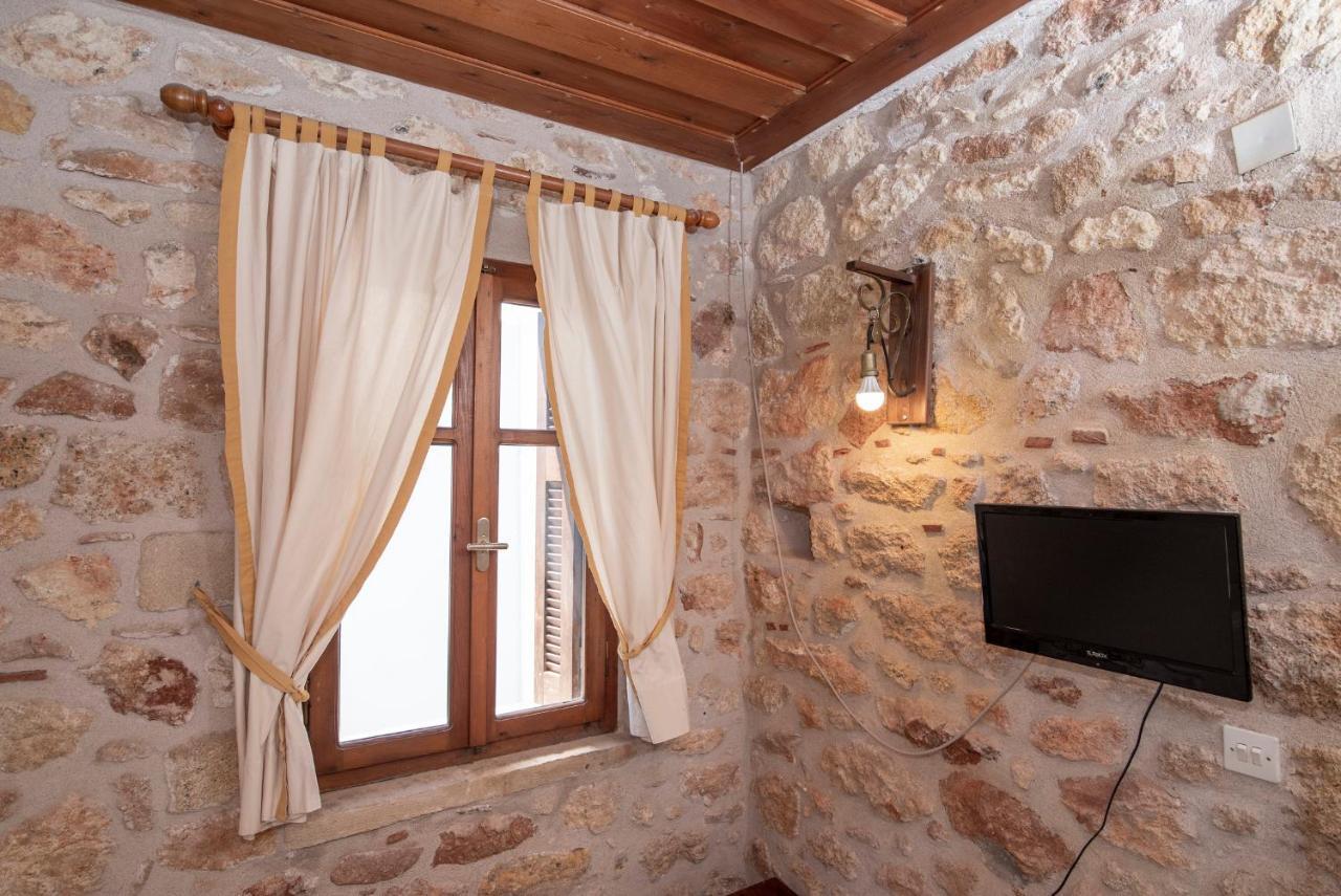 Aeolos Guesthouse Монемвазия Экстерьер фото