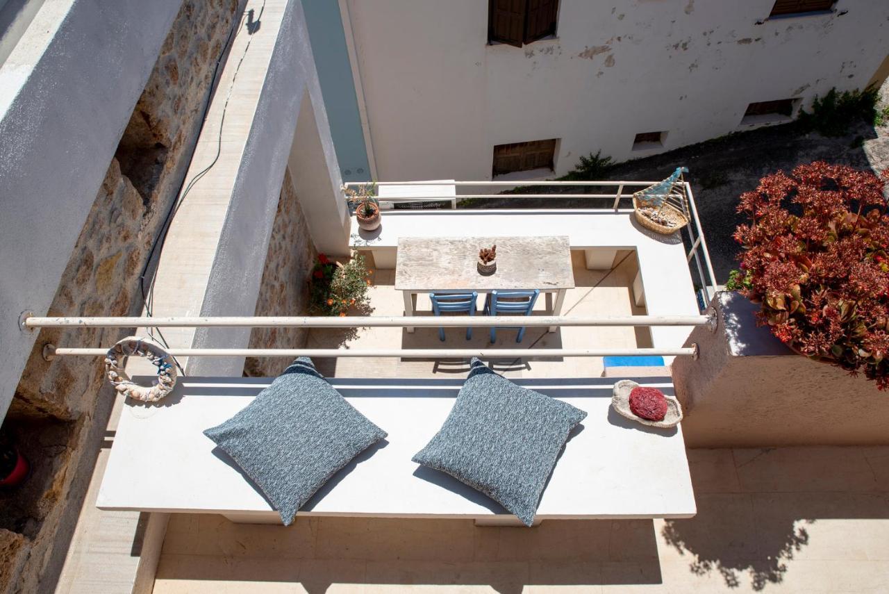 Aeolos Guesthouse Монемвазия Экстерьер фото