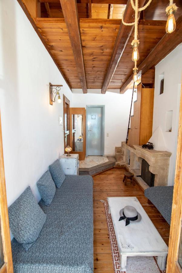 Aeolos Guesthouse Монемвазия Экстерьер фото
