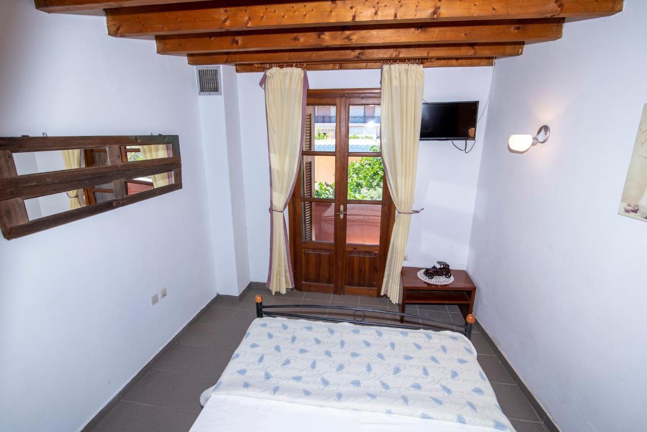 Aeolos Guesthouse Монемвазия Экстерьер фото