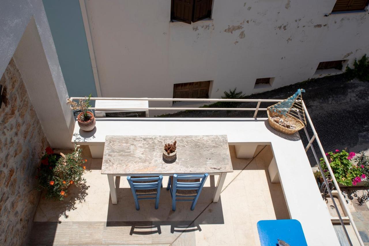 Aeolos Guesthouse Монемвазия Экстерьер фото