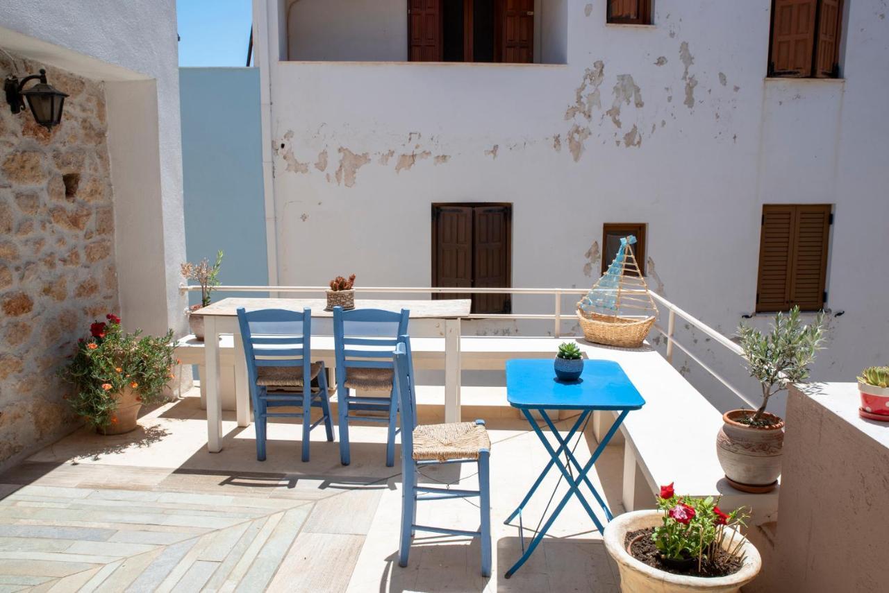 Aeolos Guesthouse Монемвазия Экстерьер фото