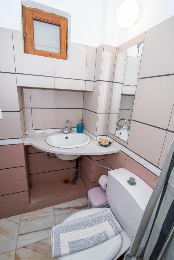 Aeolos Guesthouse Монемвазия Экстерьер фото